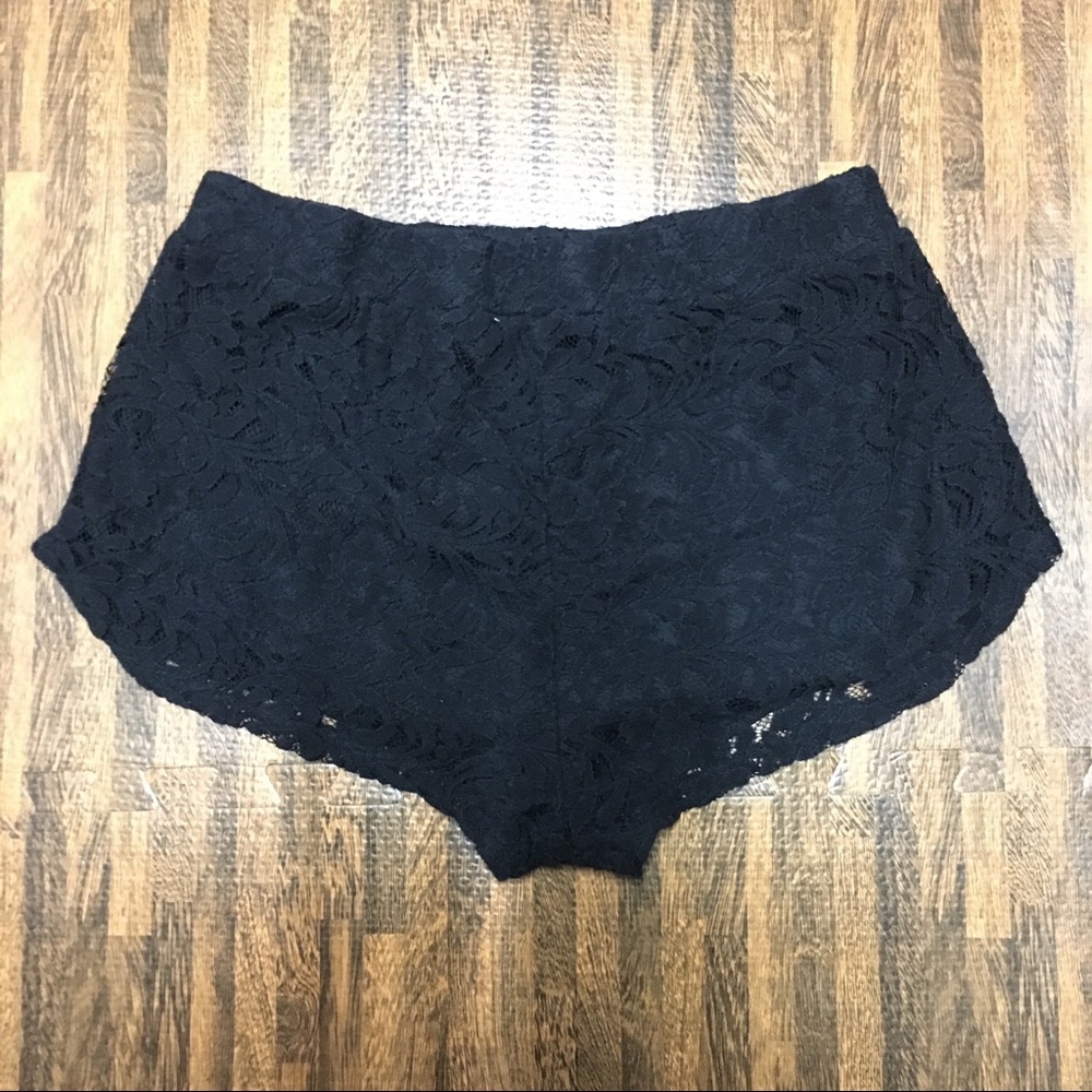 LACE SHORTS - Picture 2 of 2